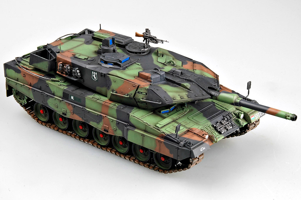 Leopard 2 A5/A6NL model do sklejania Hobby Boss 82423