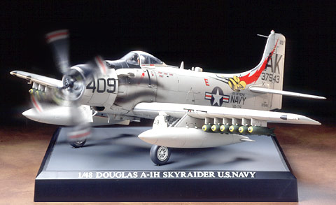 Douglas A-1H Skyraider U.S. Navy - Image 1